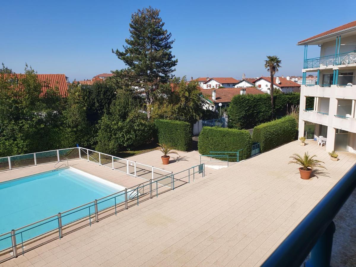 Golf Et Nivelle Avec Piscine Et Parking