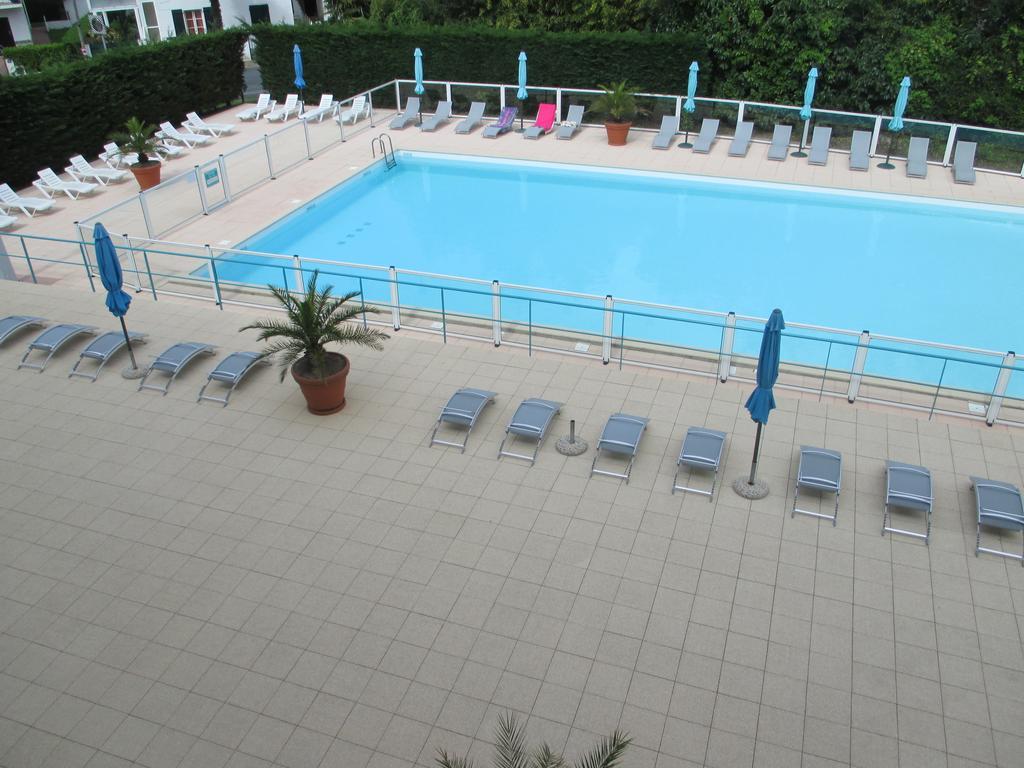 Golf Et Nivelle Avec Piscine Et Parking