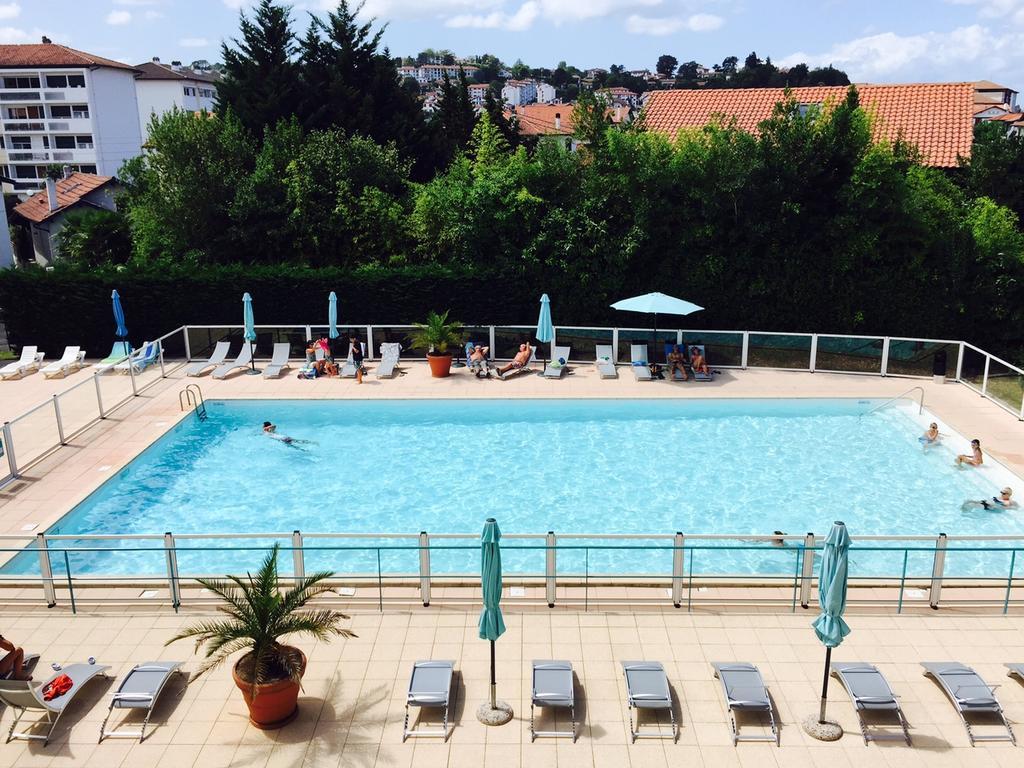 Golf Et Nivelle Avec Piscine Et Parking